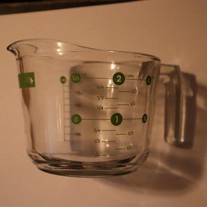 Luminarc Measuring Cup 16 ounces 2 cups 1 Pint 500 ML - Green Print Rarely seen
